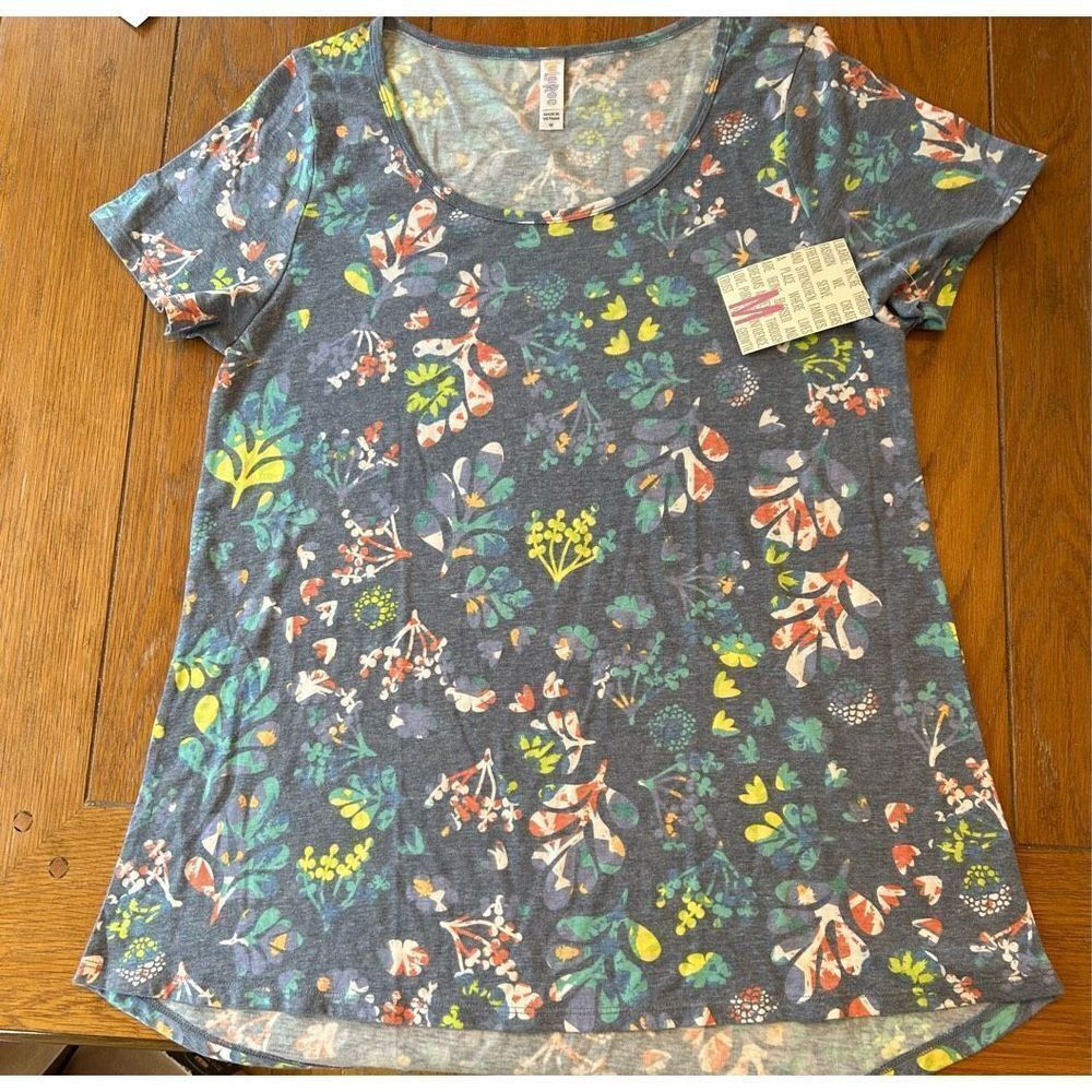 🌼5for$25🌼 LulaRoe Women’s Floral Tshirt. Size Medium. New.